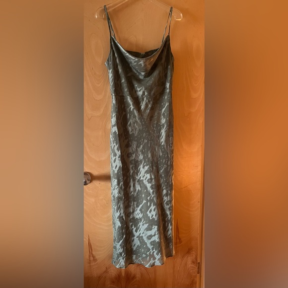 Hutch Kinsley midi dress - Picture 4 of 5